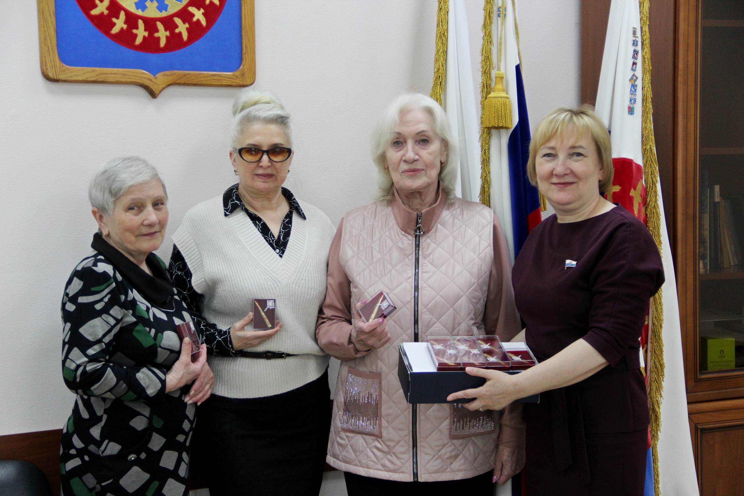 Людмила Прилуцкая провела рабочую встречу с руководителем Совета ветеранов поселка Искателей.